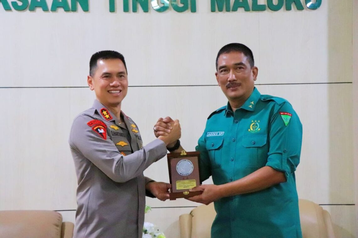 Kajati Maluku Terima Kunjungan Silaturahmi Kapolda Irjen Pol Prof. DR. Dadang Hartanto