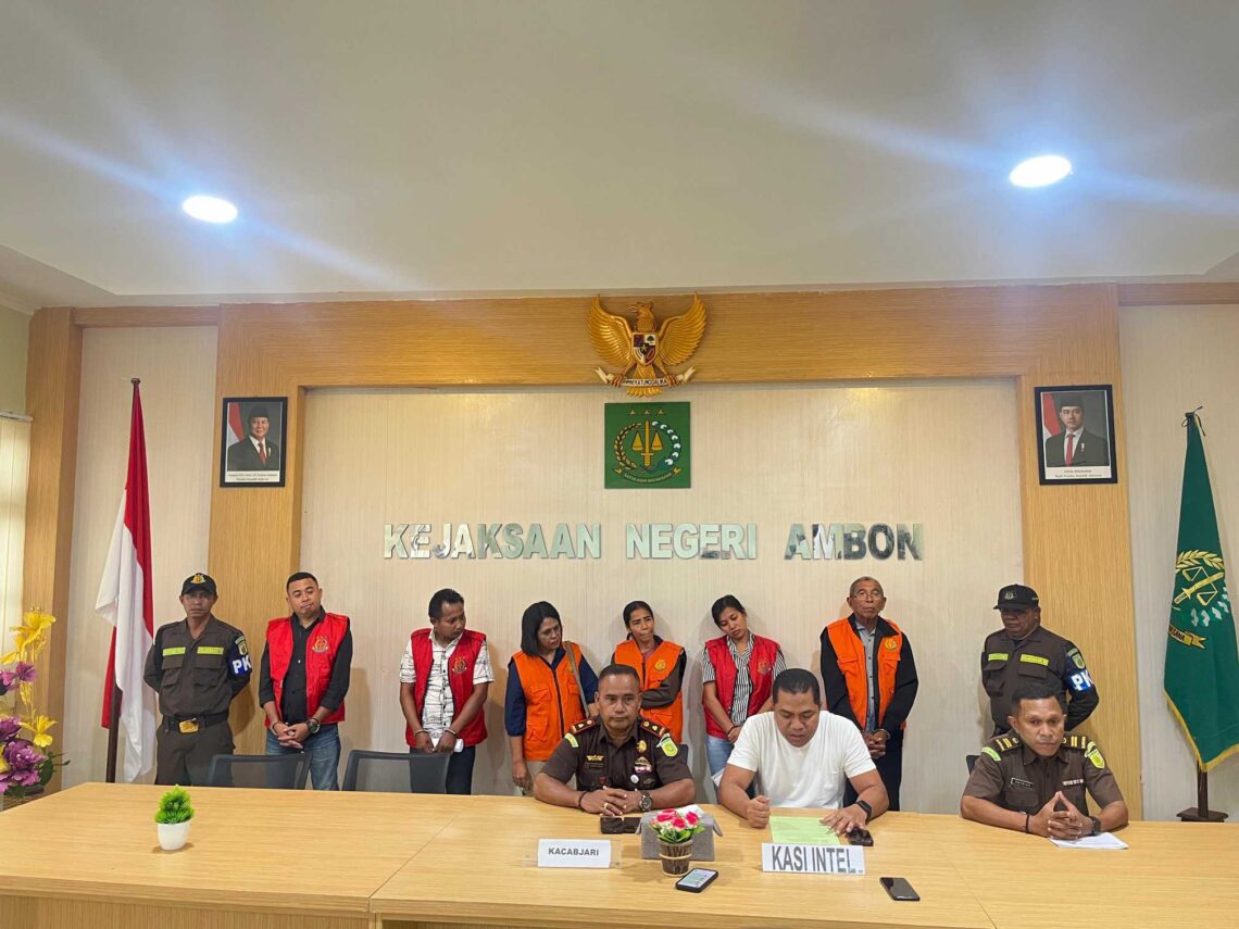 Eks Pejabat Tiouw dan 5 Perangkat Negeri Ditahan Penyidik Cabjari Ambon Saparua