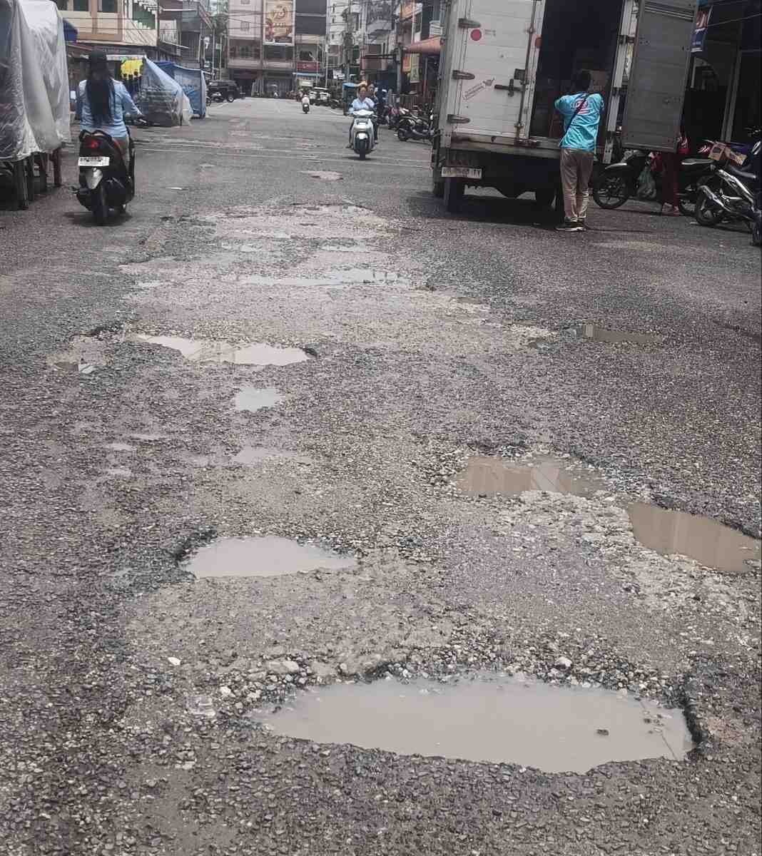 Jalan Sentosa Kota Bagansiapiapi Rusak dan Berlobang, Kabid PUTR : Anggaran 2025 Minim