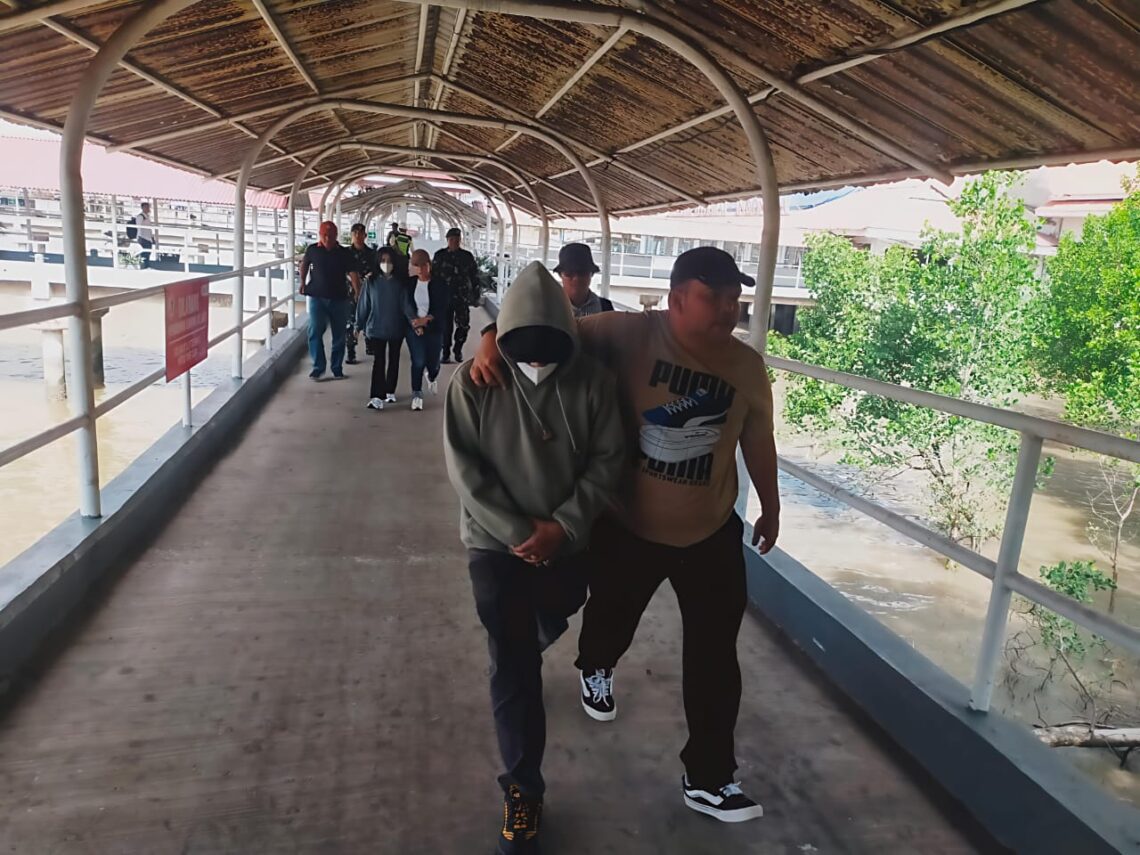 Mantan Dirut PT SPRH Rahman SE Bersama Seorang Wanita Ditangkap Kejati Riau