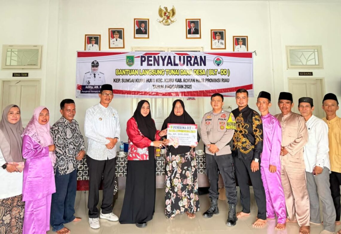 Dorong Pertumbuhan Ekonomi Warga, Datin Penghulu Sungai Kubu Hulu Salurkan BLT DD