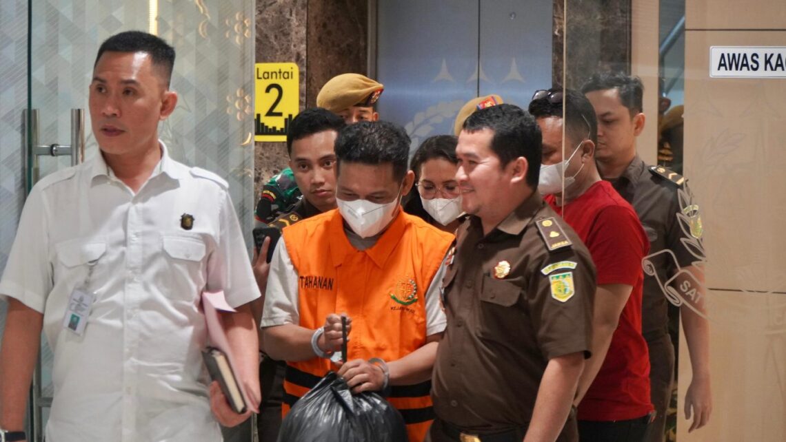 Mantan Direktur PT SPRH Inisial RN Ditetapkan Sebagai Tersangka dan Ditahan Kejati Riau