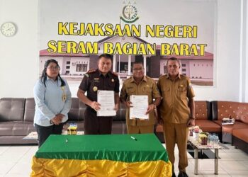 Terima 11 SK, Kejari SBB- Bapenda Teken MoU Optimalisasi Penagihan Piutang Pajak MBLB