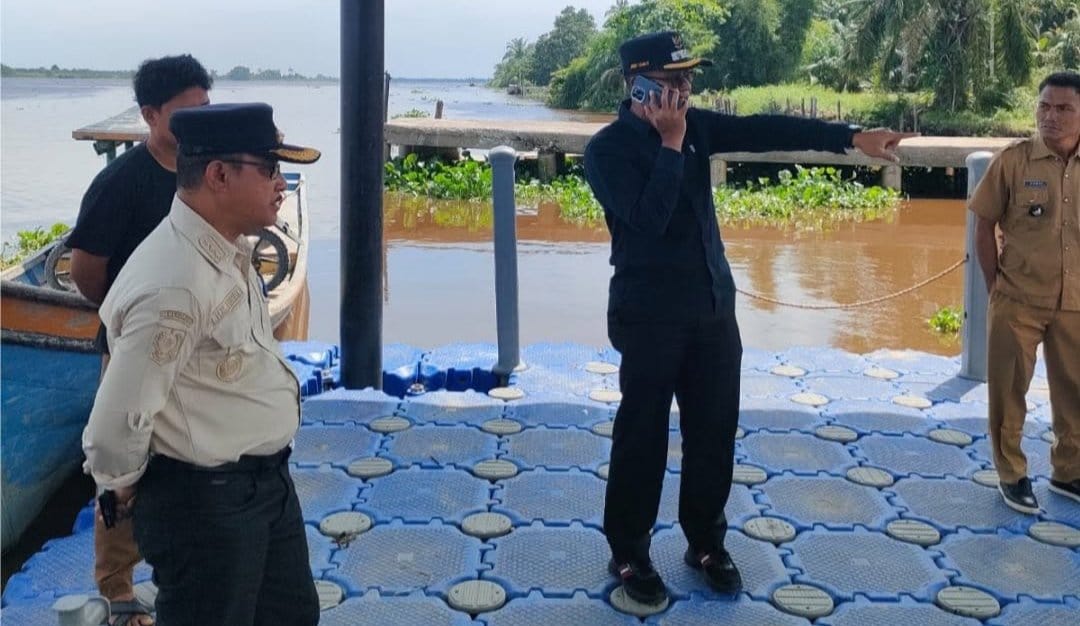 Wabup Rohil Ungkap Pekerjaan Halte Sungai TPTM Plafonnya Rusak dan Tiangnya Miring