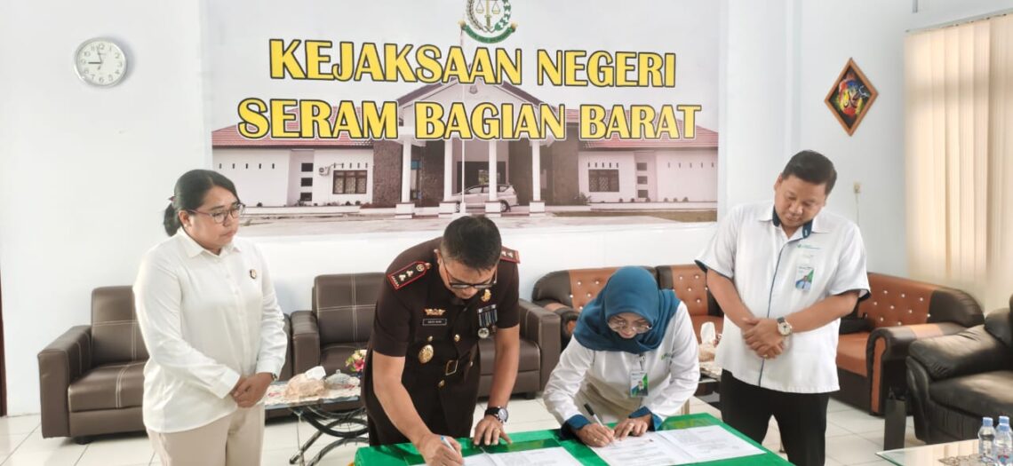 Kejari SBB Tandatangani MoU dengan BPJS Ketenagakerjaan Cabang Maluku