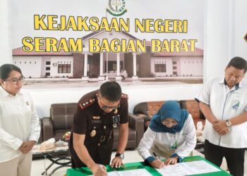 Kejari SBB Tandatangani MoU dengan BPJS Ketenagakerjaan Cabang Maluku
