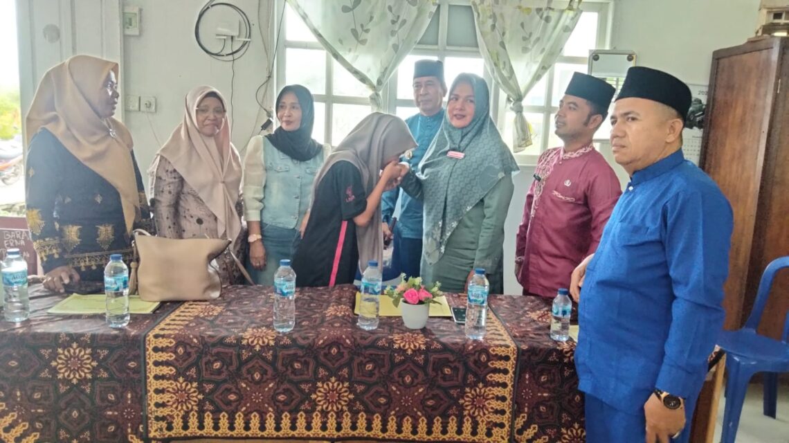 Sempat Viral, Persoalan Sandal Siswa di Gunting Guru SMPN 003 Sinaboi Telah Clear