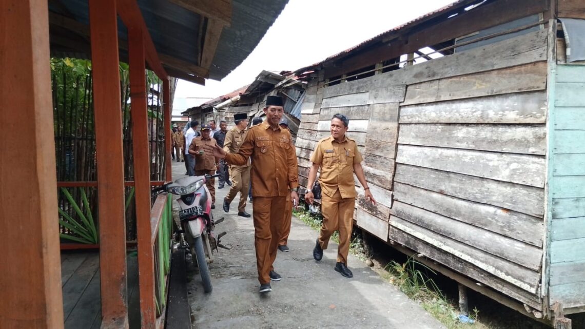 Penghulu Sinaboi Rafika Dampingi Kadis Perkim Blusukan ke Pemukiman Warga