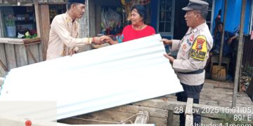 Penghulu Sinaboi Berikan Bantuan pada Masyarakat Terdampak Musibah Angin Kencang 