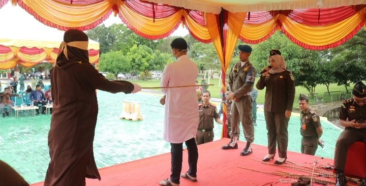 Sebanyak 13 Terpidana Jalani Hukuman uqubat cambuk di Kejari Abdya