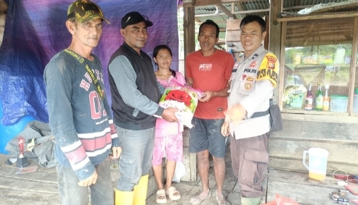 Kepenghuluan Darussalam Cepat Tanggap Berikan Bantun ke Masyarakat Terdampak Angin Badai