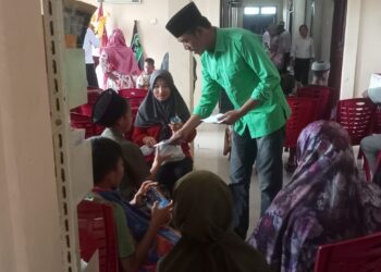 Penghulu Sinaboi Berikan Santunan pada Acara Khitanan Massal