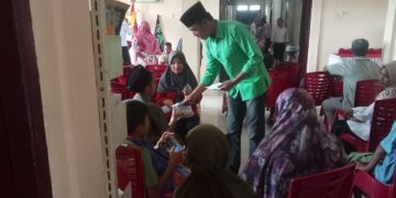 Penghulu Sinaboi Berikan Santunan pada Acara Khitanan Massal