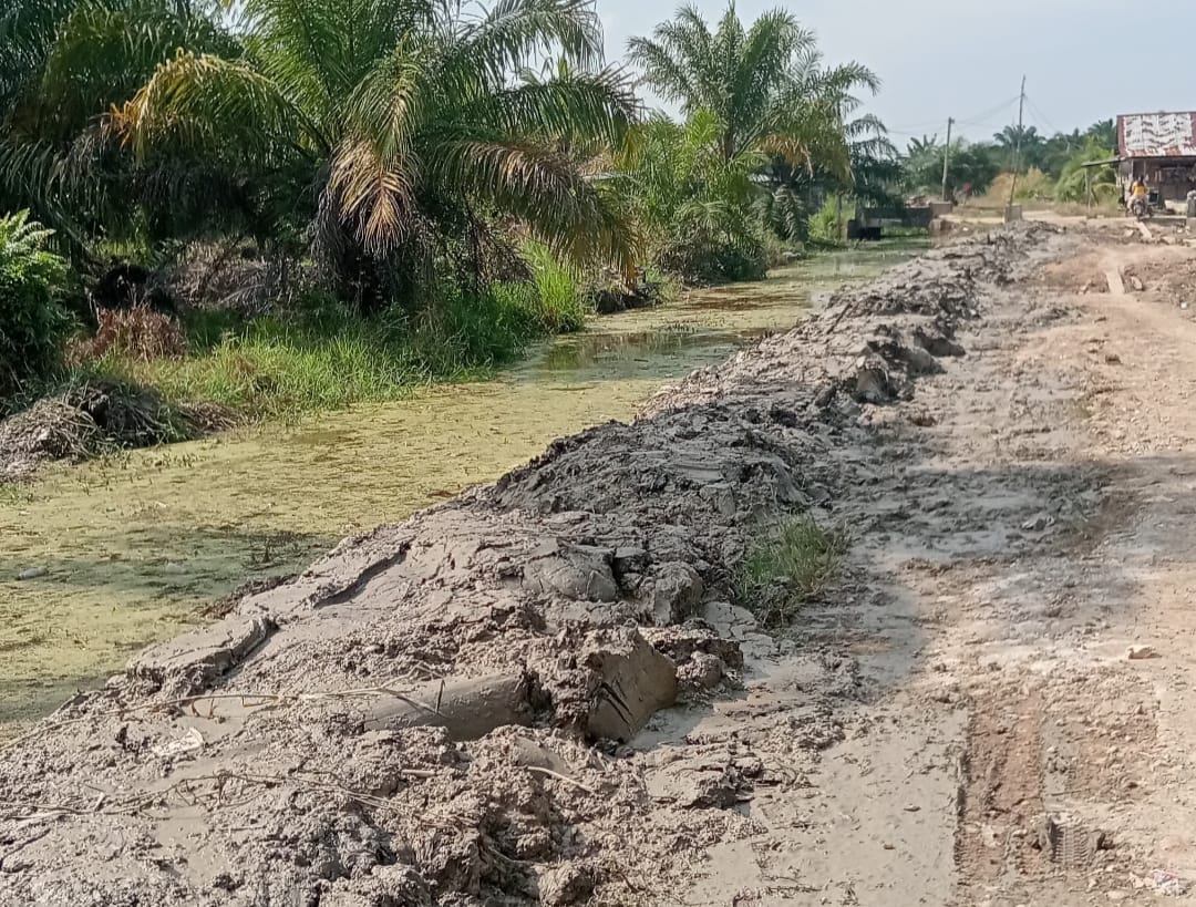 Parit Jalan KH. M.Yusuf Kepenghuluan Darussalam di Normalisasi