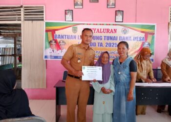 Kepenghuluan Pulau Halang Muka Salurkan BLT Desa ke 30 KPM