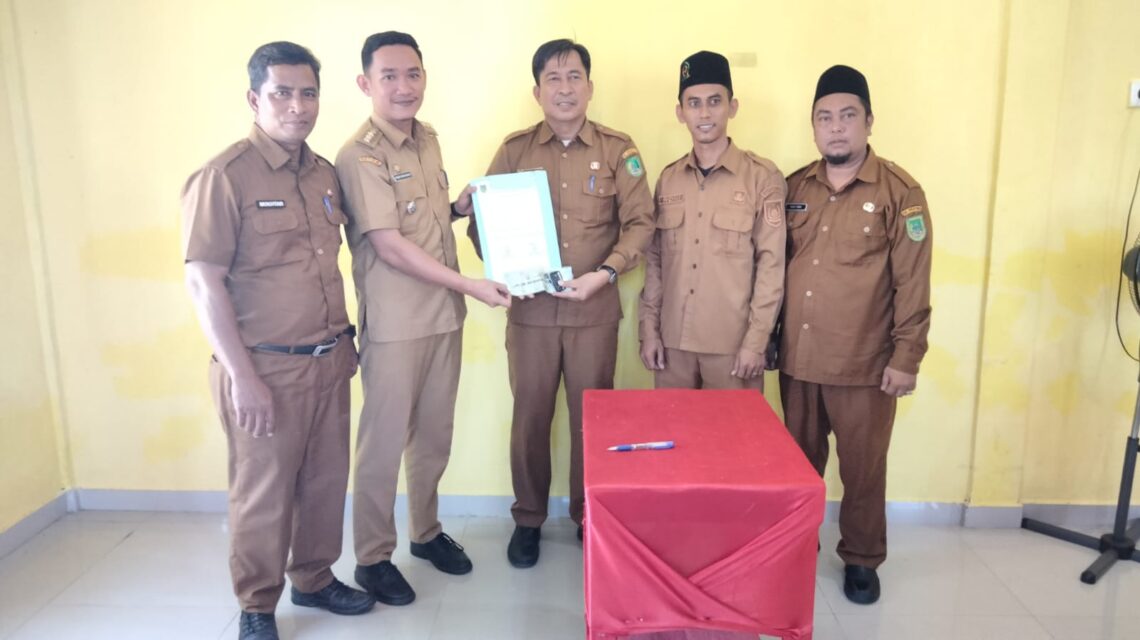 Sertijab, Pejabat Lama Serahkan Mobil Dinas ke Camat Sinaboi Andri Munawar