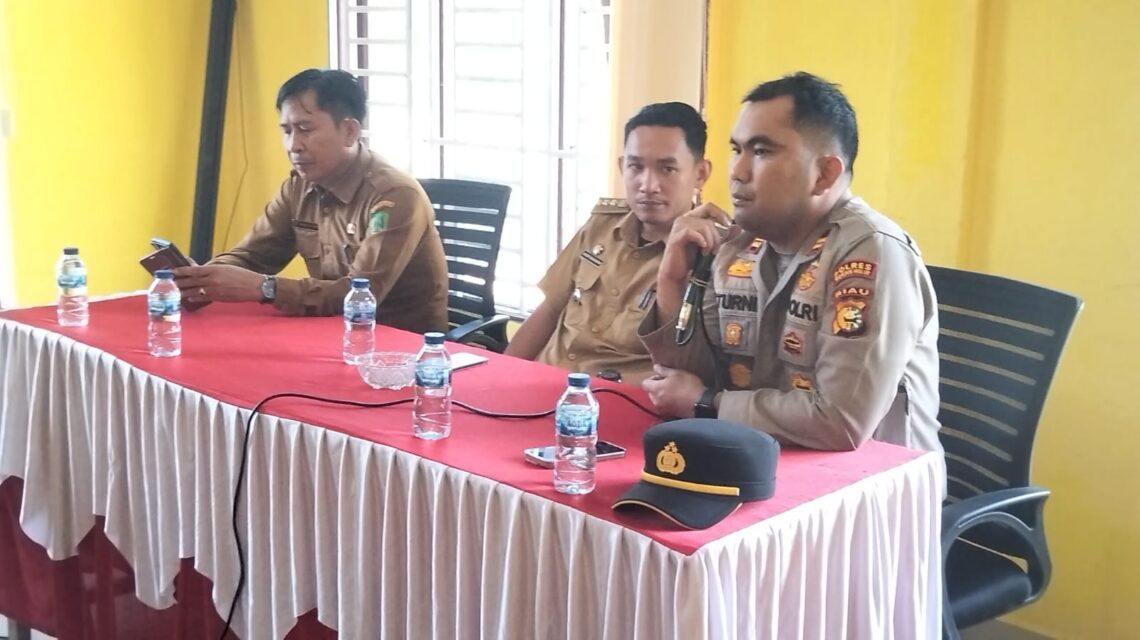 Polsek Sinaboi Sosialisasikan Pencegahan Karhutla di Kantor Camat 