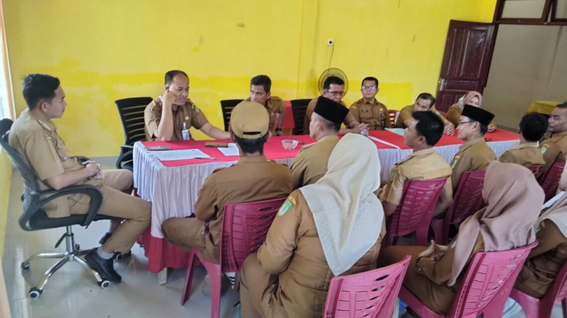 Camat Sinaboi Terima Kunjungan Kerja Tim Review Inspektorat Rohil