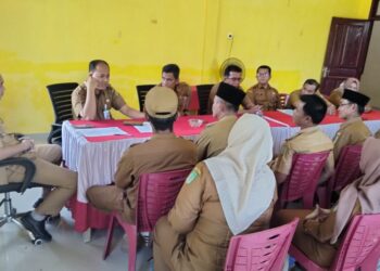 Tim Review Inspektorat Kabupaten Rokan Hilir Inspeksi mendadak ke Kantor Kecamatan Sinaboi (f: Iwandi)