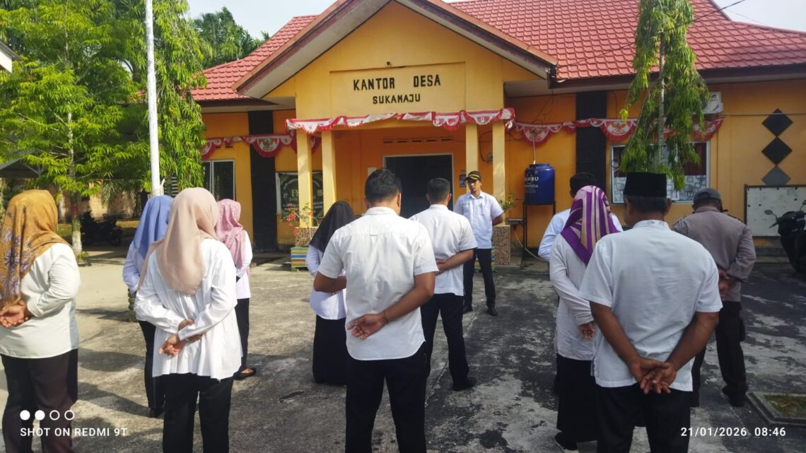Pimpin Apel Pagi, Pj Kepala Desa Sukamaju Tekankan Disiplin & Semangat Kerja