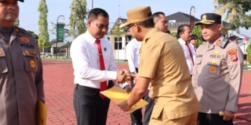 Berhasil Ungkap Sabu Terbesar di Riau, Personil Sat Narkoba Polres Rohil Raih Penghargaan