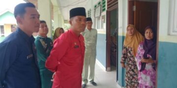 Sekretaris Disdikbud Rohil Riwansyah Sidak SDN 002 Raja Bejamu
