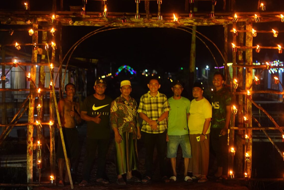 Camat Sinaboi Tinjau dan Nilai Lampu Colok di Malam ke-27 Ramadhan