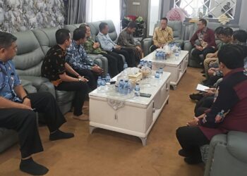 Terkini, Bupati Rokan Hilir H.Bistamam di Mess Jalan Perwira bersama sejumlah Kepala OPD dan para Direksi PT SPRH Perseroda melakukan rapat penting guna membahas kelanjutan PT SPRH Perseroda dan unit usaha SPBU batu 4 jalan Kecamatan (Hendri)