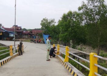 Pemeliharaan jembatan Sinaboi (f: Iwandi)