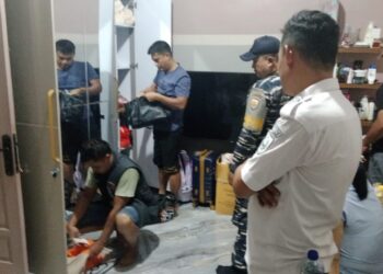 Patroli dan Razia, Camat Andri Munawar dampingi tim Opsal Polsek Sinaboi dalam memberantas Narkotika di wilayah tersebut (Iwandi)