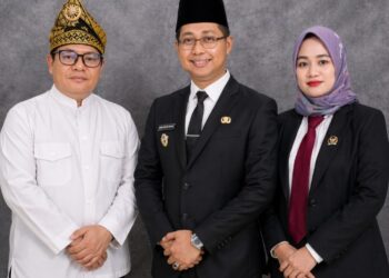 Ketua LAM Rohil Datuk Seri H. Jufrizan, Wabup Rohil Jhoni Charles dan Ketua DPRD Rohil Ilhammi S.Tr.Keb (f: Hendri)