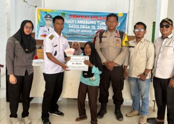 Kegiatan Penyaluran BLT-DK tahun anggaran 2026 Kepenghuluan Sungai Bakau Kecamatan Sinaboi (f: Iwandi)