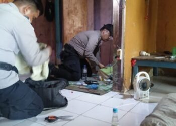 Polsek Sinaboi lakukan Penggeledahan 2 rumah warga terduga Bandar Narkotika jenis Sabu (f: Iwandi)