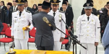 Sekda Rohil Lantik 43 Pejabat Eselon III dan IV, Leo Alhaksbi Jabat Kabid SMP