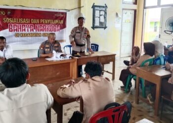 Upaya dalam mencegah peredaran narkoba, Polsek Sinaboi lakukan giat sosialisasi penyuluhan hukum di SMK Washliyah (f: Iwandi)