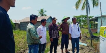 Penghulu Supianto dan Perangkat Desa Tinjau Pengerjaan Galian Parit Manual