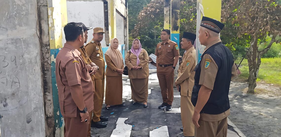 Plt. Kadisdik Rohil Tinjau Langsung Lokasi SDN 011 Terdampak Kebakaran