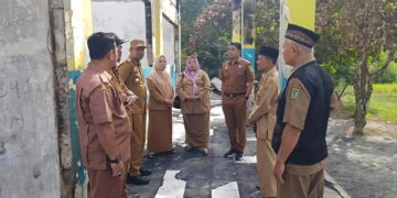 Plt. Kadisdik Rohil Tinjau Langsung Lokasi SDN 011 Terdampak Kebakaran
