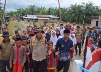 Pembangunan Jembatan Presisi Kepenghuluan Sungai Bakau telah rampung, Masyarakat setempat bahagia dan ucapakan terimakasih pada Kapolda Riau dan Kapolsek Sinaboi (f: Iwan)