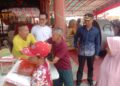 Kelenteng Tin Hai King Salurkan Bantuan Sembako ke Masyarakat 
