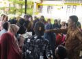 Penghulu Rafika Tinjau Penyaluran Bantuan Pangan untuk 420 KK di Sinaboi