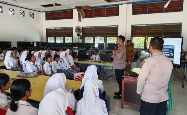 Kapolsek Sinaboi Berikan Penyuluhan Hukum Bahaya Narkoba di SMAN 1