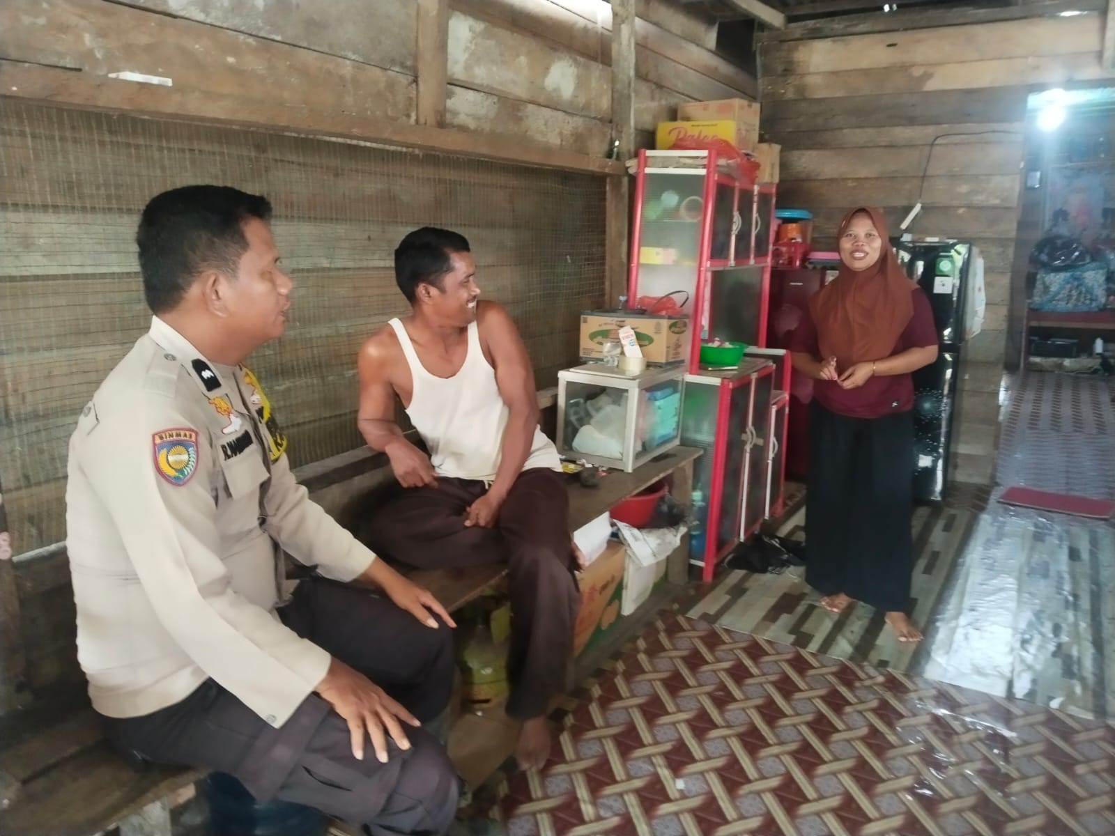 Bhabinkamtibmas Polsek Sinaboi Intensifkan Sambang Warga Sungai Bakau