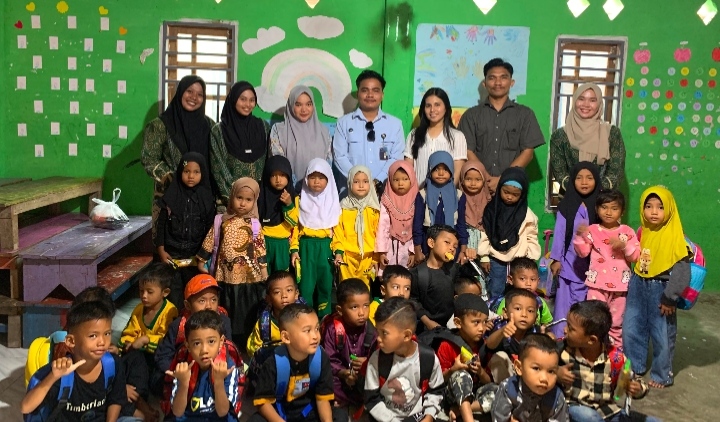 Korcam SPPG Sinaboi Pantau Langsung Pembagian MBG di PAUD Raja Bejamu