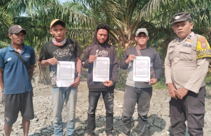 Bhabinkamtibmas Bersama MPA Sisir Daerah Rawan Karhutla di Sinaboi 