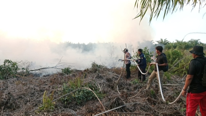 Karhutla di Raja Bejamu Berhasil Dipadamkan Polsek Sinaboi