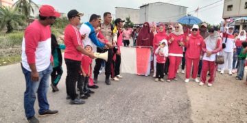 Kepenghuluan Sungai Bakau Gelar Jalan Santai Berhadiah